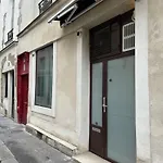 Charles V Marais Apartment