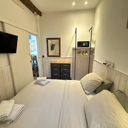 Charles V Marais Aparthotel 3*