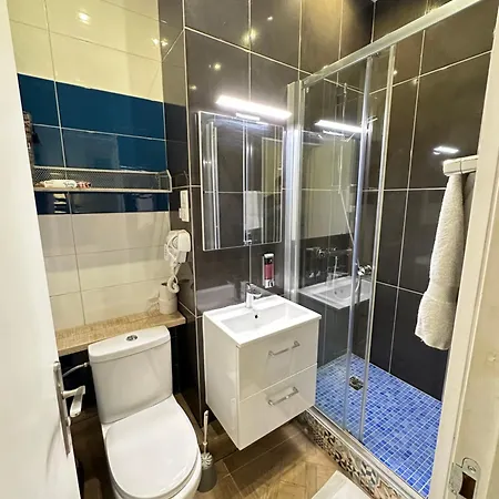 Charles V Marais Aparthotel